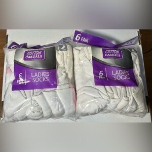 NWT 12 Pair of Gildan White Ladies' Socks